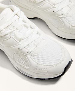 Oysho Универсальные беговые кроссовки, белый