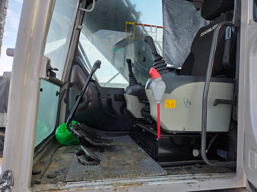 Zoomlion ZE215 Экскаватор ZE215E (Дизельный, 5,9 л, 152 л.с., АТ)
