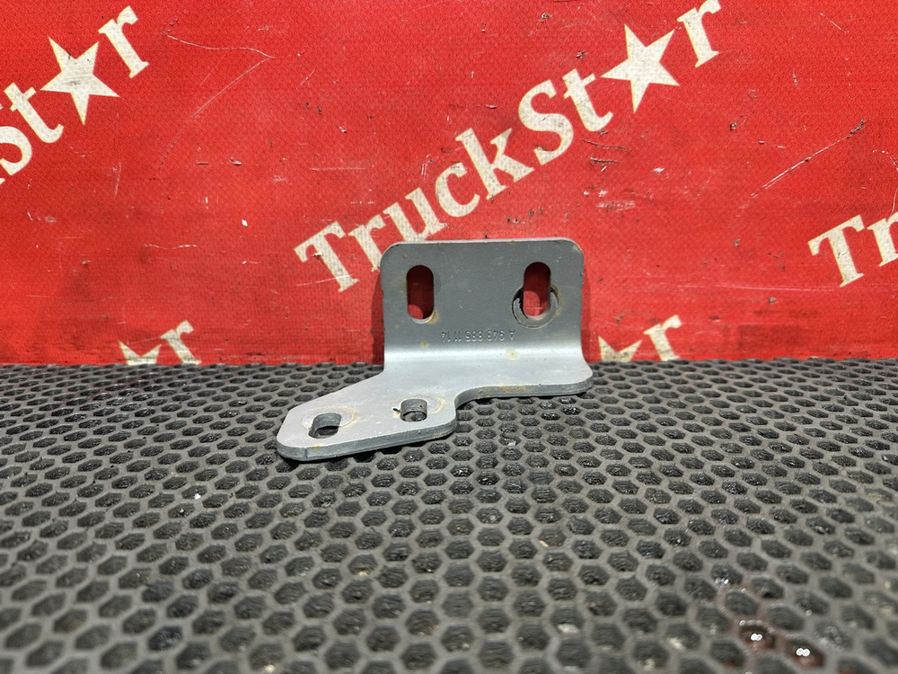 Кронштейн бампера переднего правый