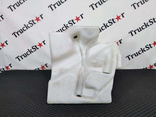 Бачок омывателя лобового стекла 2018г.