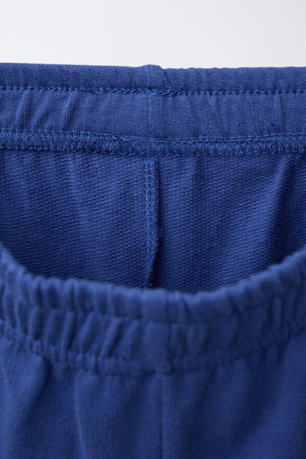 ZARA КОМПЛЕКТ ИЗ ФУТБОЛКИ И БРЮК-ДЖОГГЕРОВ, СИНИЙ/БЕЛЫЙ