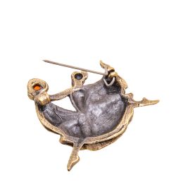 AM-3417 Брошь «Балет Кармен» (латунь, янтарь)