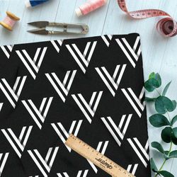 Ткань шифон белый треугольный узор на чёрном фоне