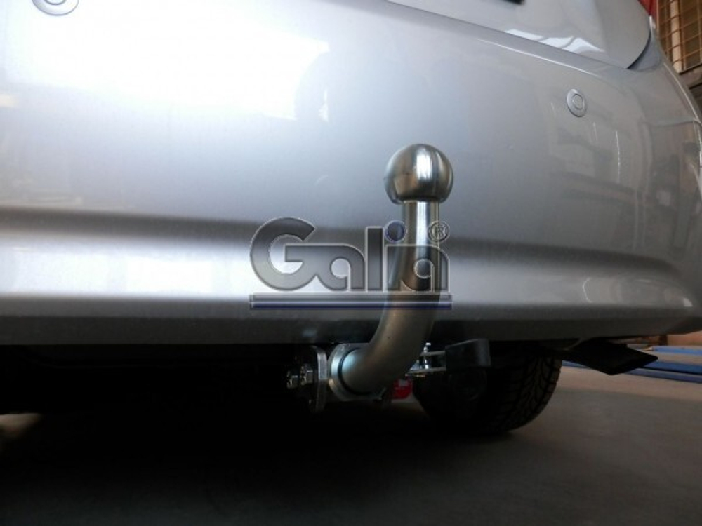 Фаркоп оцинкованный Galia T064A для Toyota Corolla седан 2013-2019(паспорт и сертификат в комплекте)(без электрики)