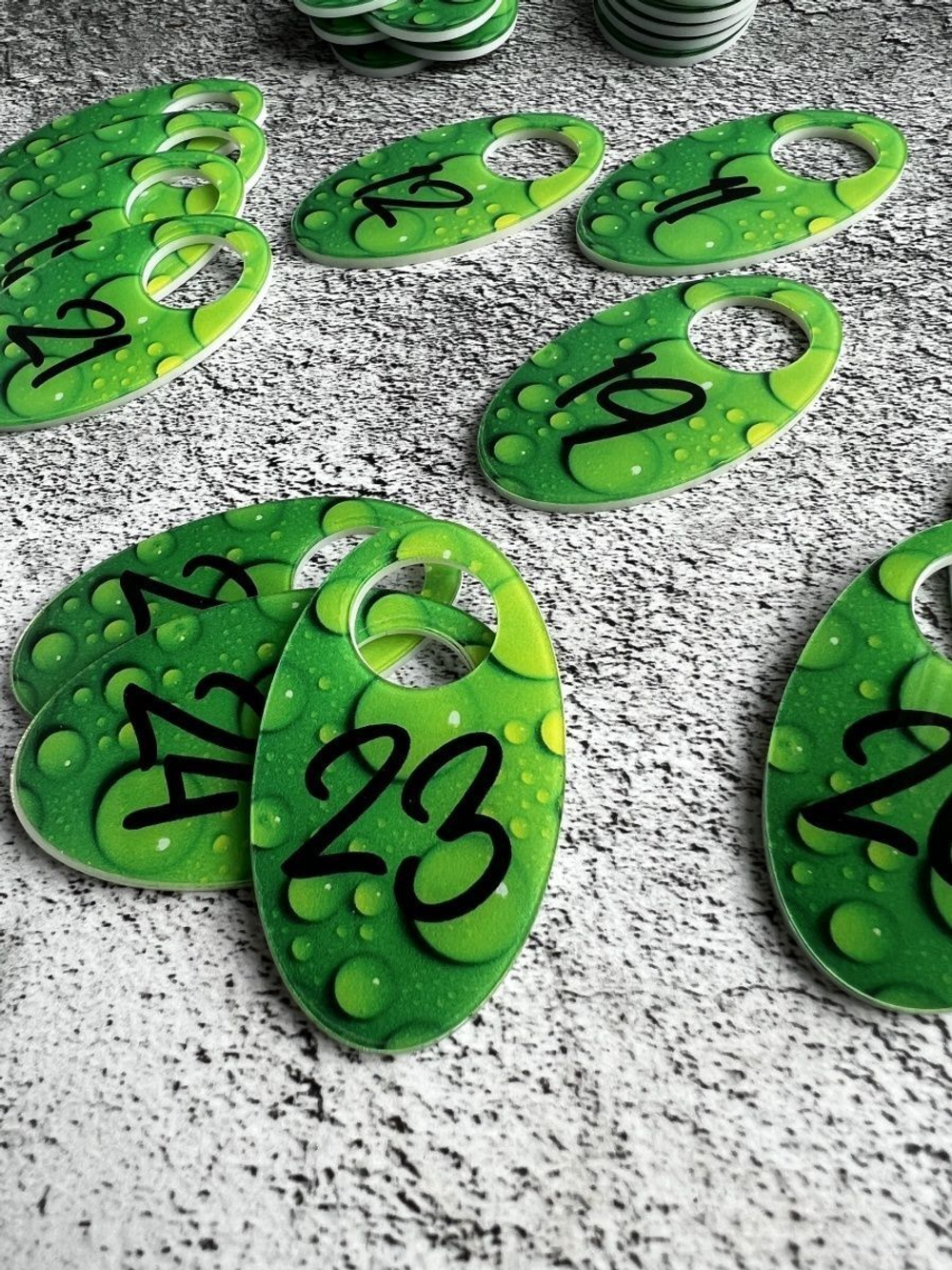 Номерки для гардероба акрил 4х7 см