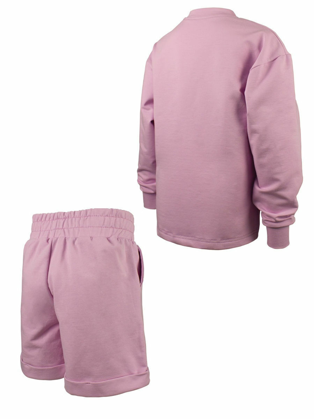 Костюм спортивный для девочки с шортами.