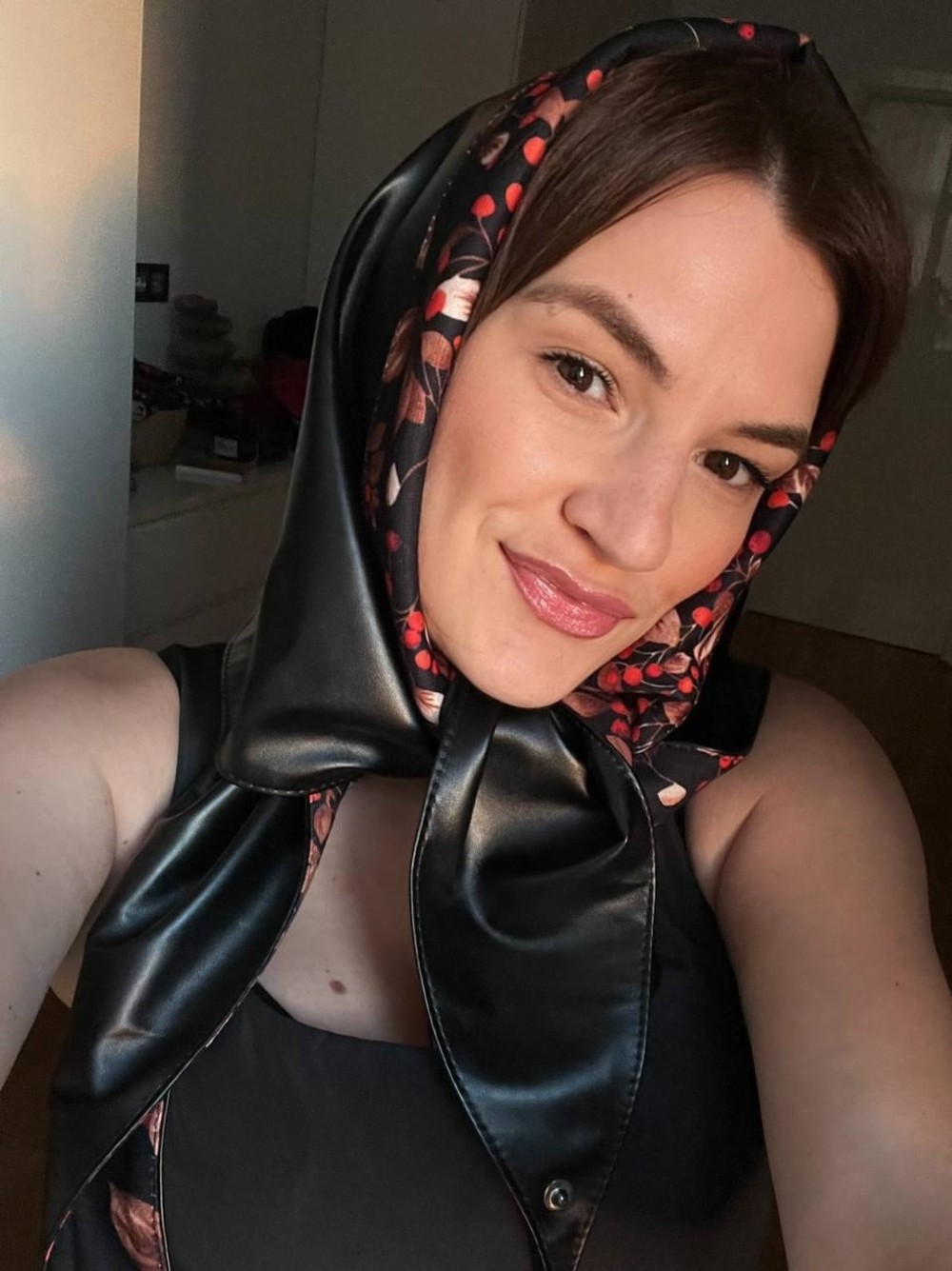 Косынка двухсторонняя рябина на черном