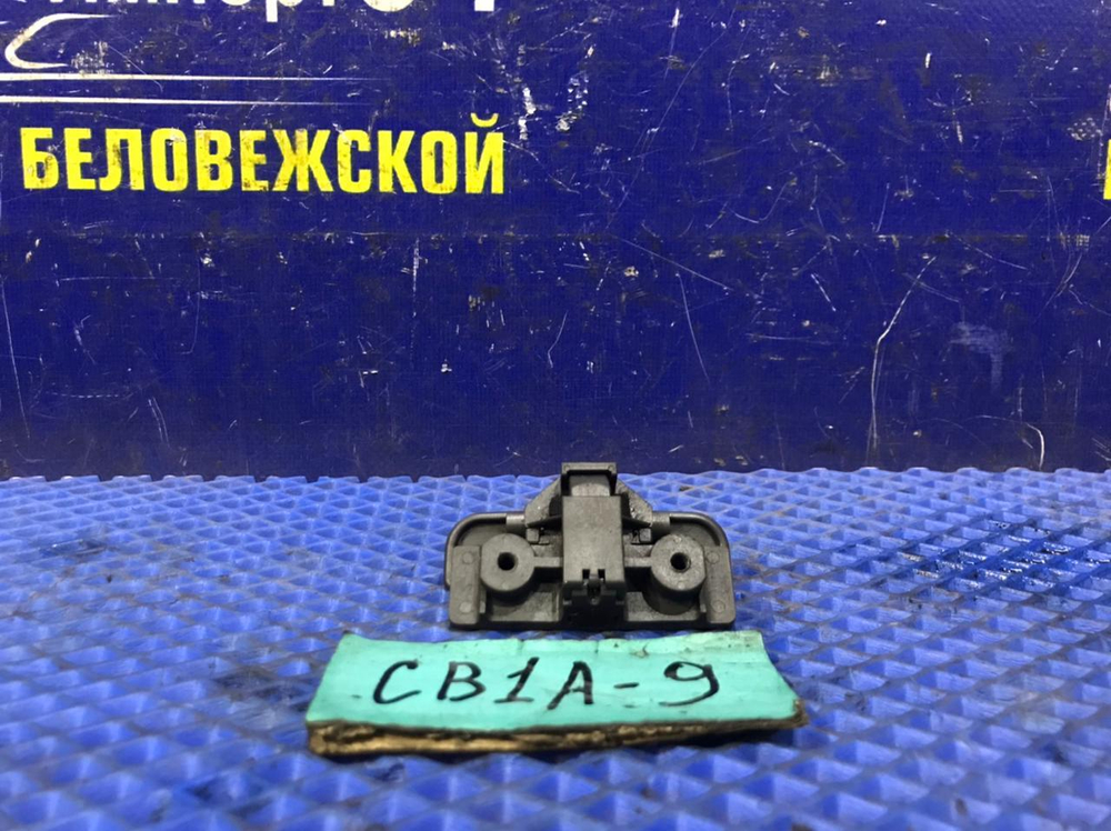 Бардачок пассажирский MITSUBISHI LANCER 1994