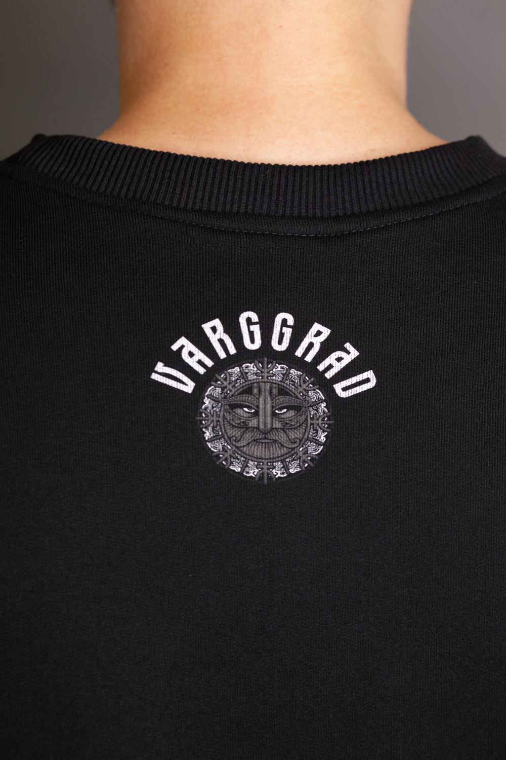 Свитшот Варгградъ мужской чёрный «Вранакрик» без начеса