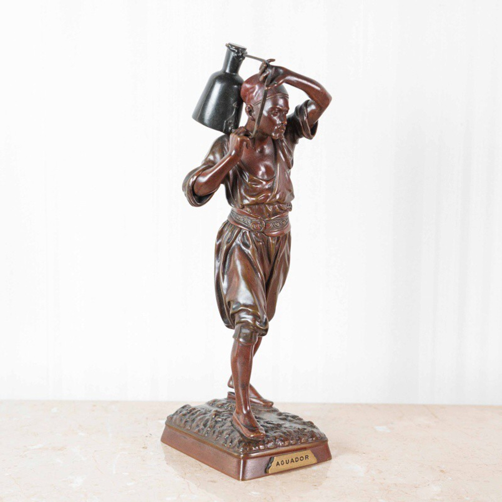 Скульптура «AGUADOR» («Водонос»)