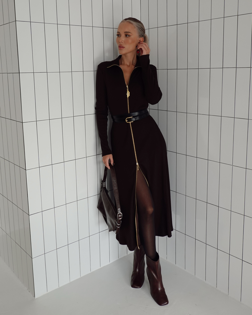 Платье из трикотажа с замком спереди по всей длине