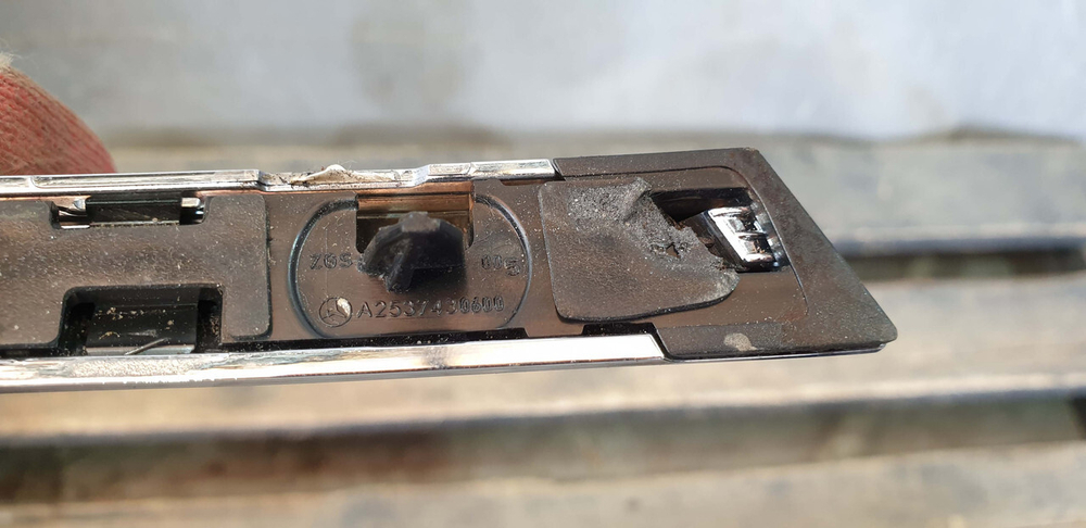 Молдинг крышки багажника Mercedes GLC (C253) 16-нв Б/У Оригинал A2537430600