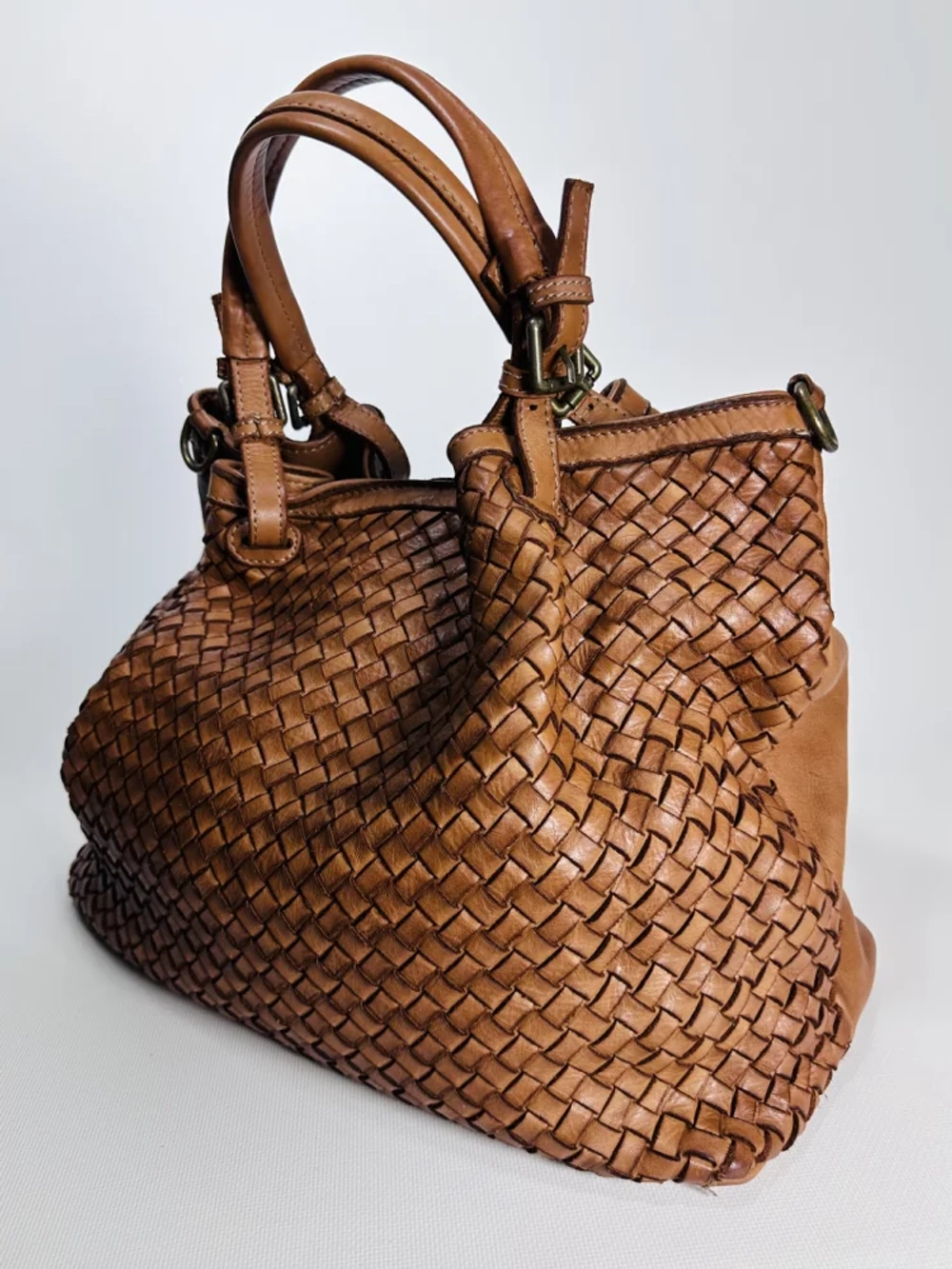 Женская плетеная сумка из натуральной кожи цвета whisky