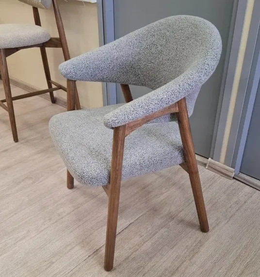 Стул Holmes 5, серый, ножки орех