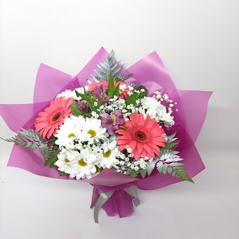 Букет из герберы, хризантемы, альстромерии и гипсофилы Комплимент 3.0