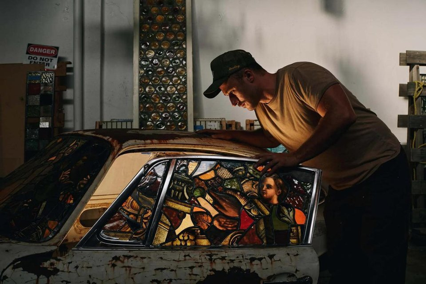 «Resurrection» — Воскрешение через витраж: художественное преображение Porsche 911