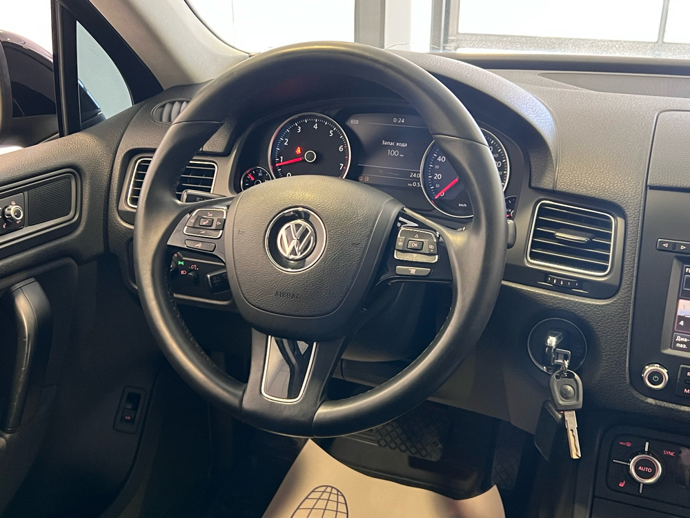 Volkswagen Touareg, 2014 год