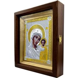 Казанская икона Божьей Матери в серебряном окладе в киоте