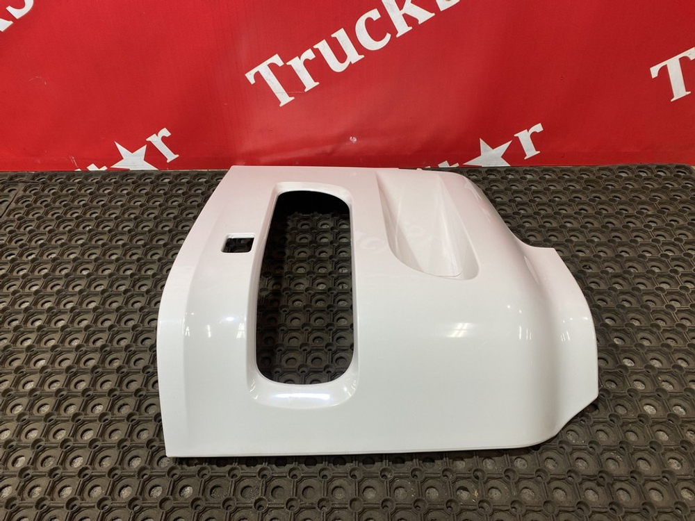 Облицовка фары левой