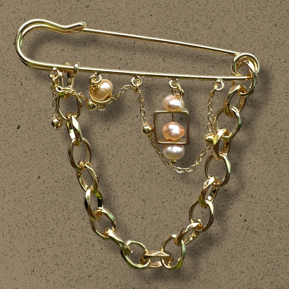 Брошь-булавка. С открытым сердцем. Жемчуг