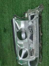 Стекло фары правое Toyota Land Cruiser 200 (15-21)
