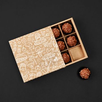 Упаковка для 9 шоколадных конфет. Танки