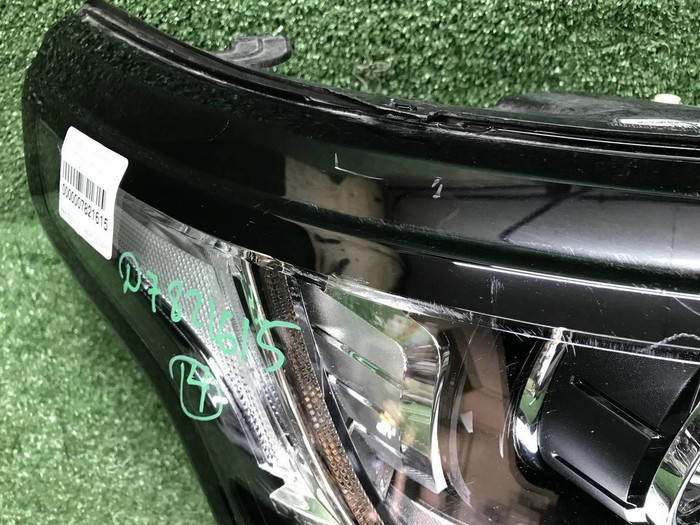 Фара правая Range Rover Vogue 4 12-17 ксенон