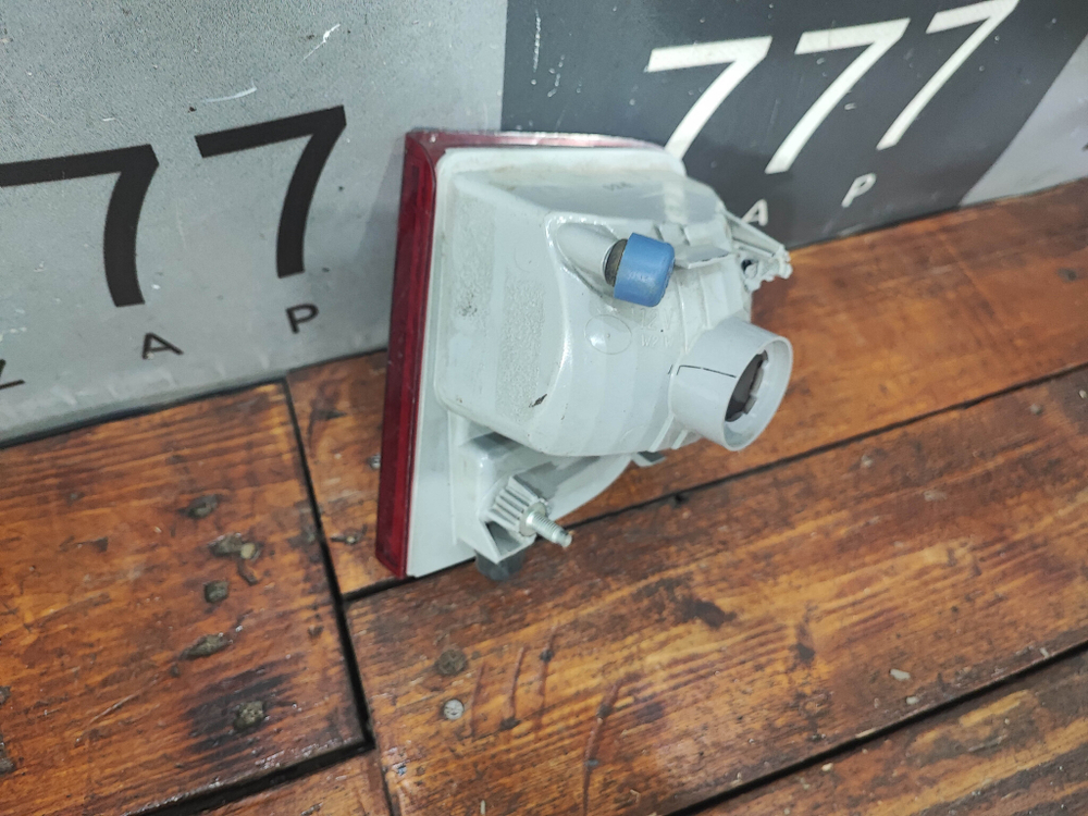 ПТФ задний левый Toyota Land Cruiser 200 07-15 Б/У  8145660031