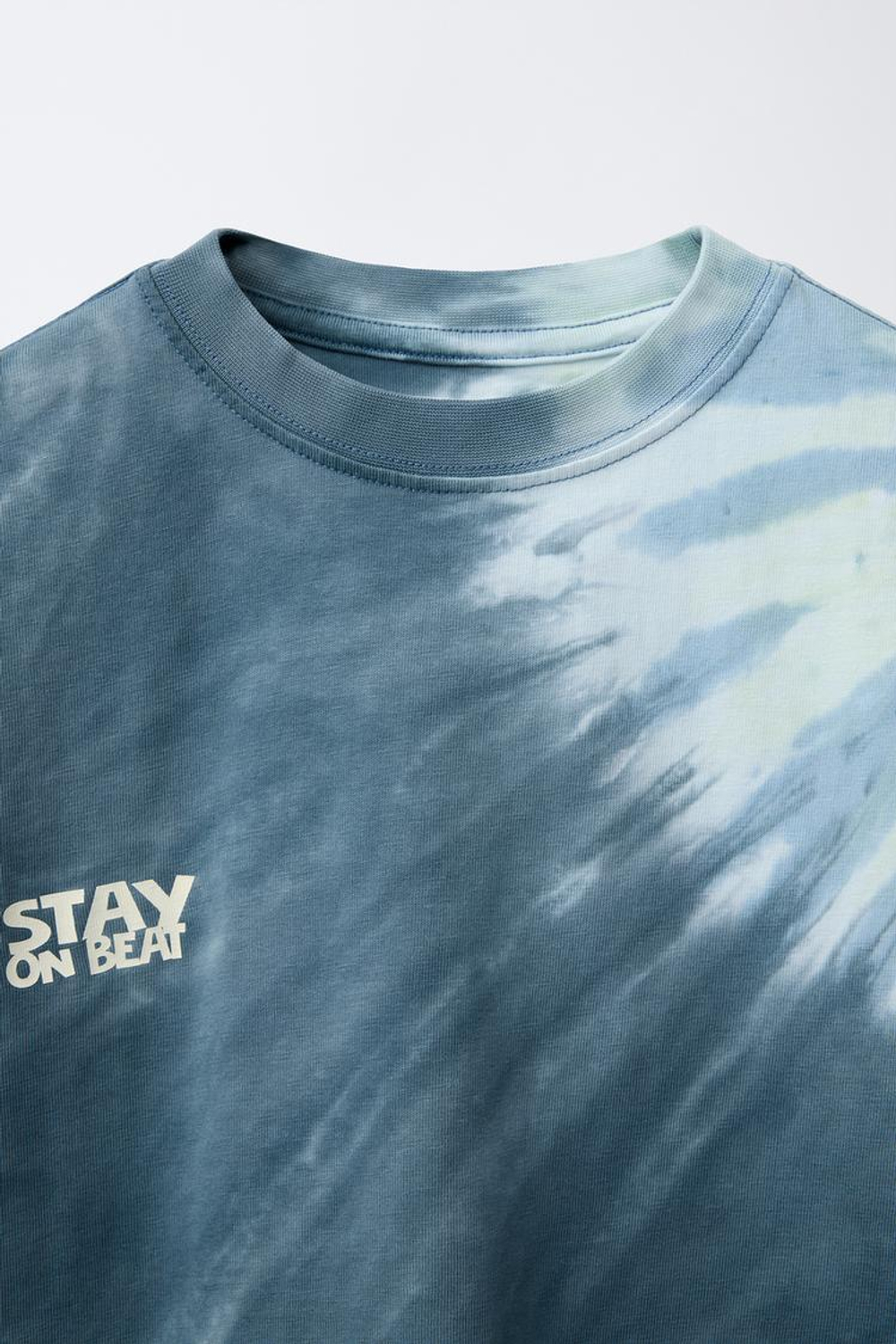 ZARA ФУТБОЛКА С ПРИНТОМ TIE-DYE, СИНИЙ