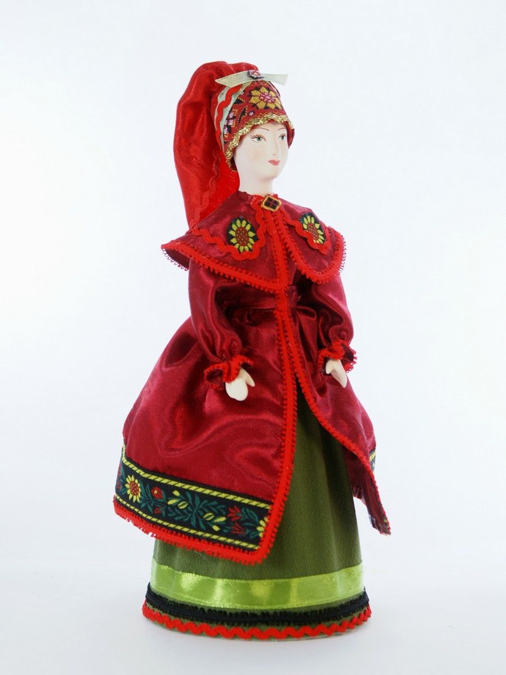 Кукла фарфоровая Украинка в праздничном костюме Киевской губернии
