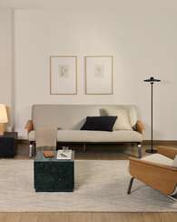 Трехместный диван Amsen, бежевый с подлокотниками из шпона дуба