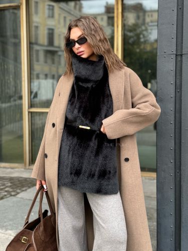 Черная манишка из эко-меха с поясом