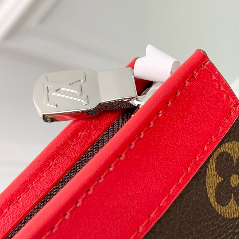 Louis Vuitton Pochette Voyage MM