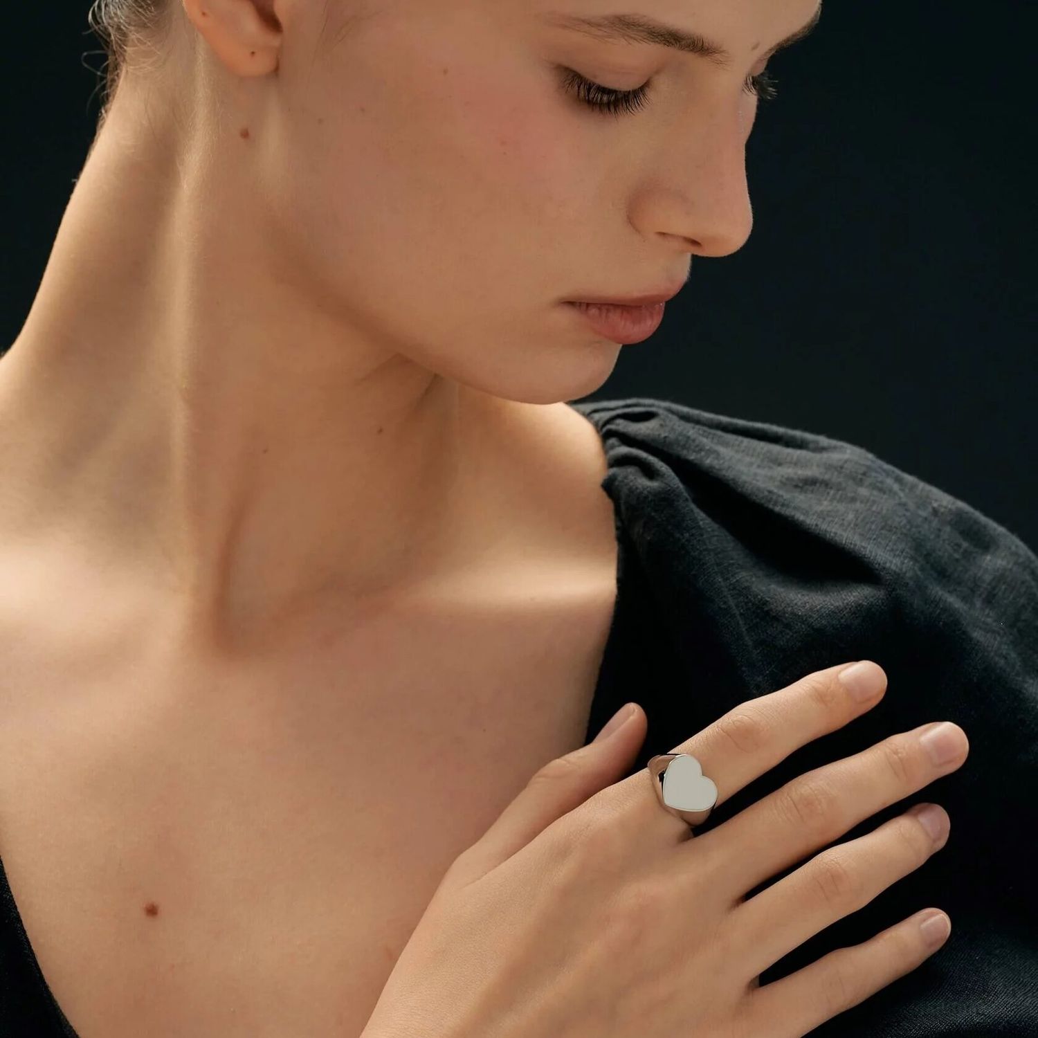 Кольцо-печатка Silver Big White Heart Ring