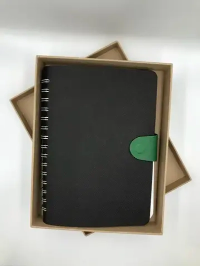 Ежедневник недатированный на пружине, искусственная кожа.