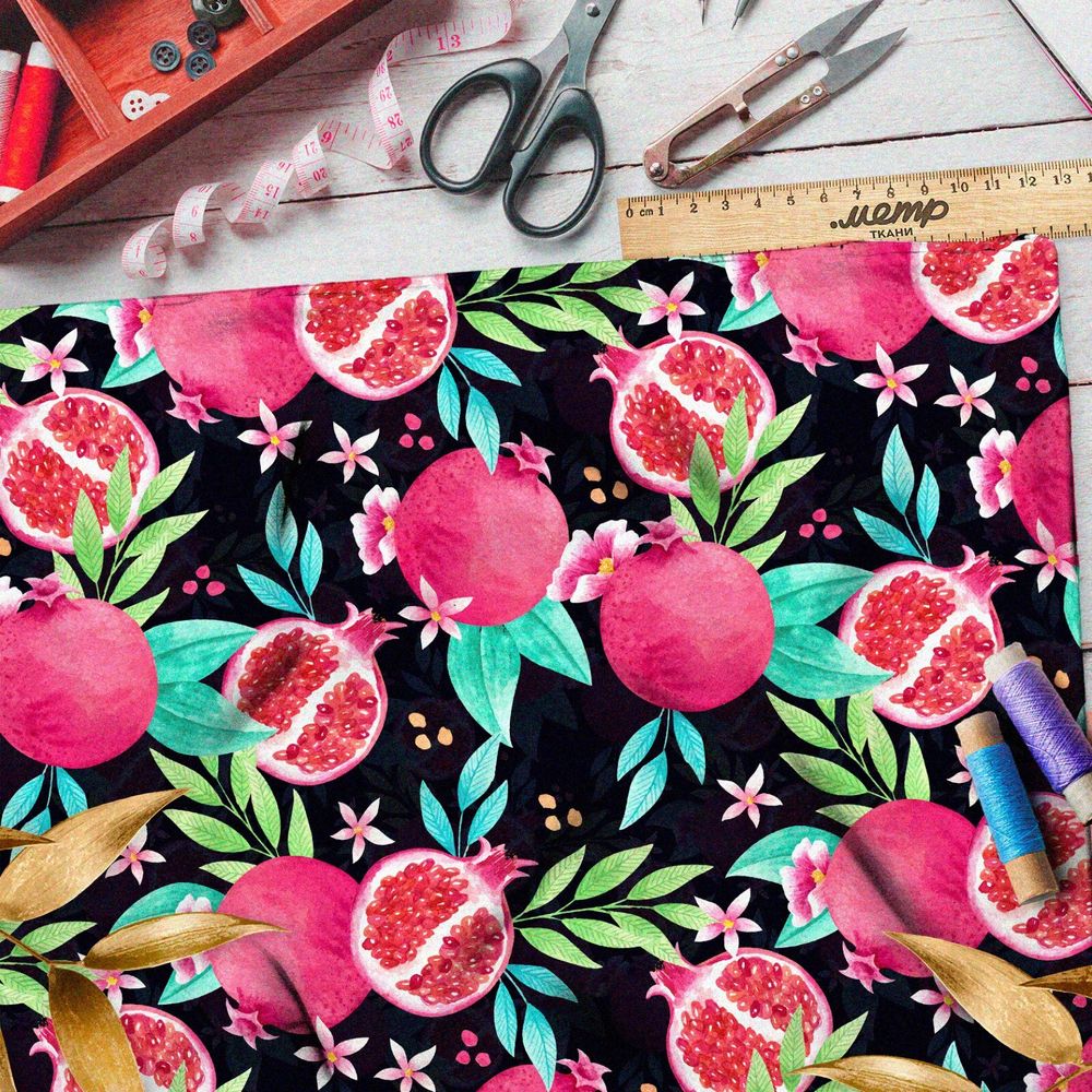 Ткань таффета розовые гранаты на чёрном фоне