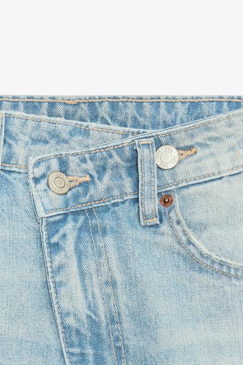 ZARА ДЖИНСОВЫЕ ШОРТЫ TRF С ВЫСОКОЙ ПОСАДКОЙ MOM FIT И КОСОЙ ЗАСТЕЖКОЙ, НЕБЕСНО-ГОЛУБОЙ