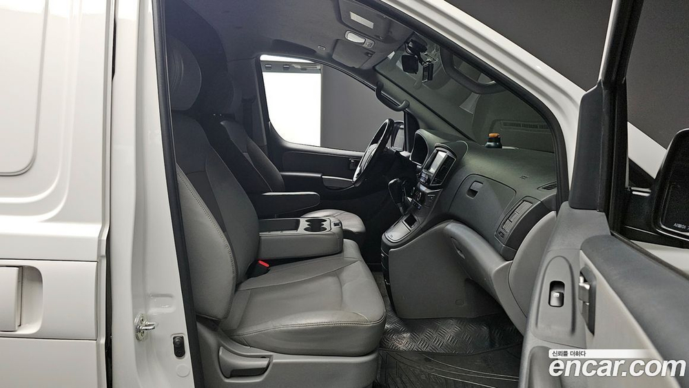Hyundai The New Grand Starex Van 3-х местный (09.2020)