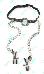 Кляп, соединенный цепочкой с клипсами для сосков