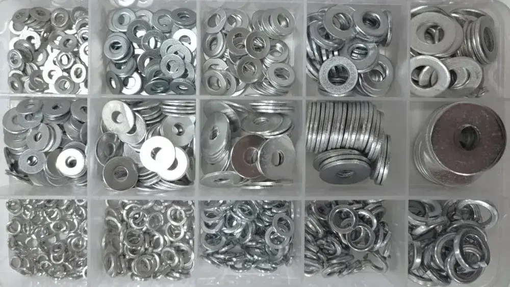 Комплект шайб М3, М4, М5, М6, М8 (плоская, увеличенная, гроверная) - 560 шт в органайзере /набор шайб