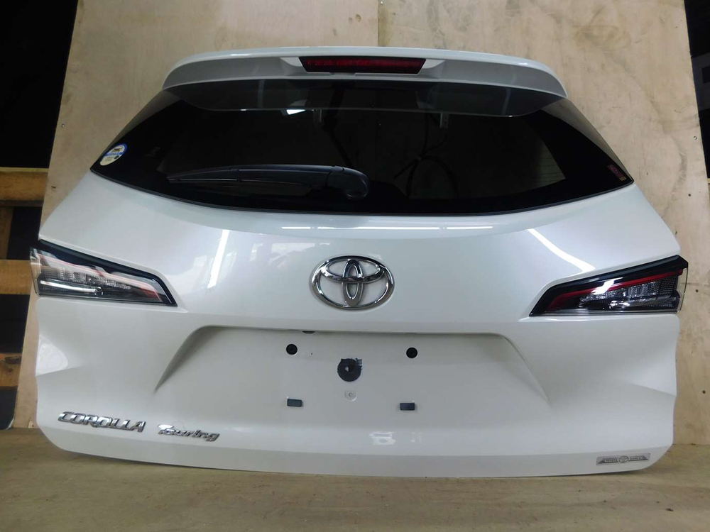 дверь задняя Toyota Corolla ZWE214 NRE210