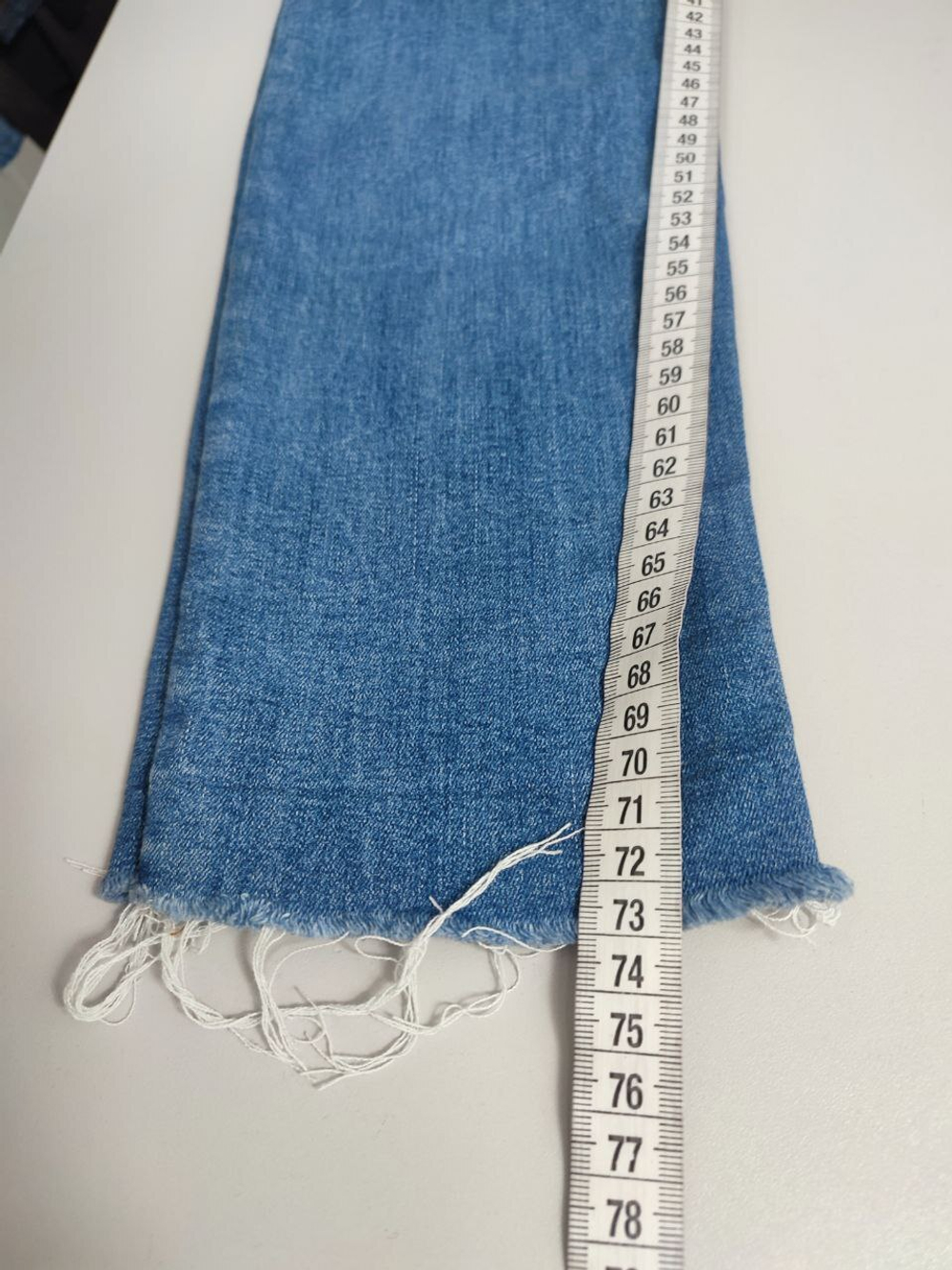 Джинсы H&M с рваным эффектом 42 размер