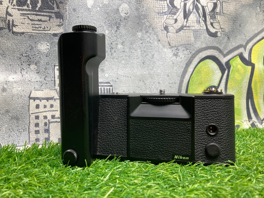 Батарейная ручка Nikon MD-4 Motor Drive