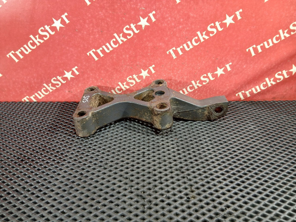 Кронштейн заднего амортизатора левый