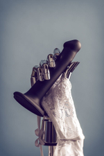 Черный фаллос на присоске Silicone Bendable Dildo M - 18 см. (Цвет: черный)