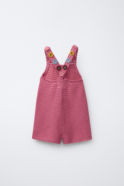 ZARA КОРОТКИЙ КОМБИНЕЗОН ИЗ ТРИКОТАЖА, ВЯЗАНОГО КРЮЧКОМ, С ЦВЕТАМИ, РОЗОВЫЙ