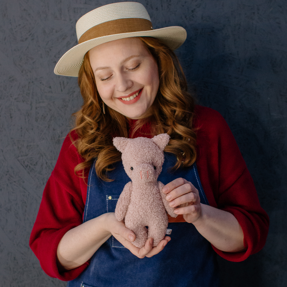 Игрушка ручной работы Хрюшка из букле