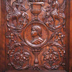 Резная скамья в Рыцарском стиле