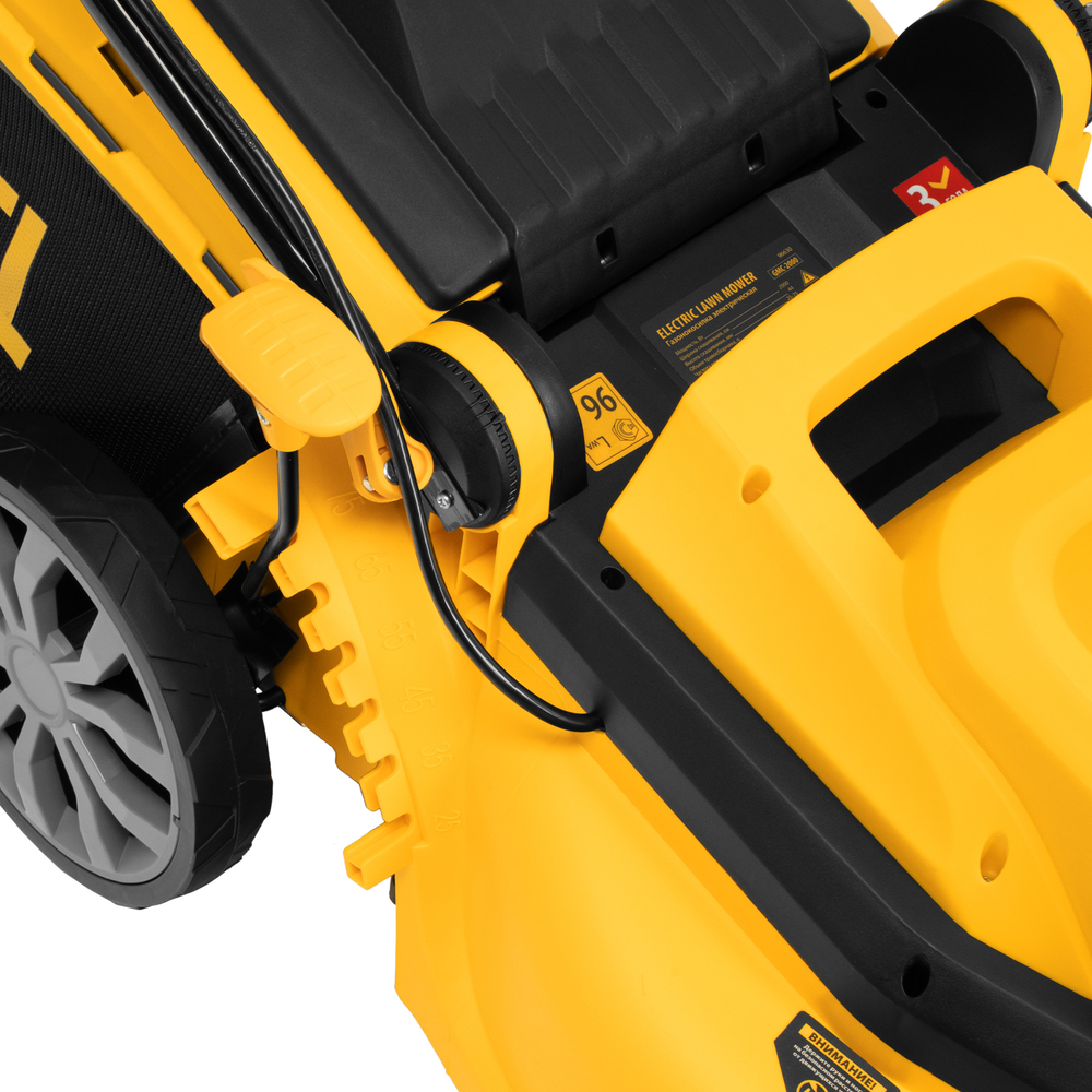 Газонокосилка электрическая GMC-2000, шир. 44см, 2000 Вт, 6 уров., травосб. 45 л Denzel