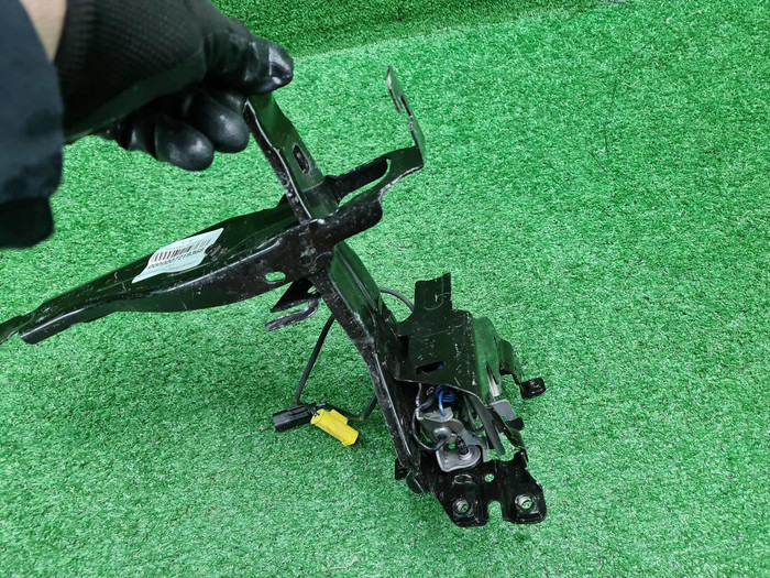 Кронштейн фары левый BMW 3er G20 (2018-н.в.)